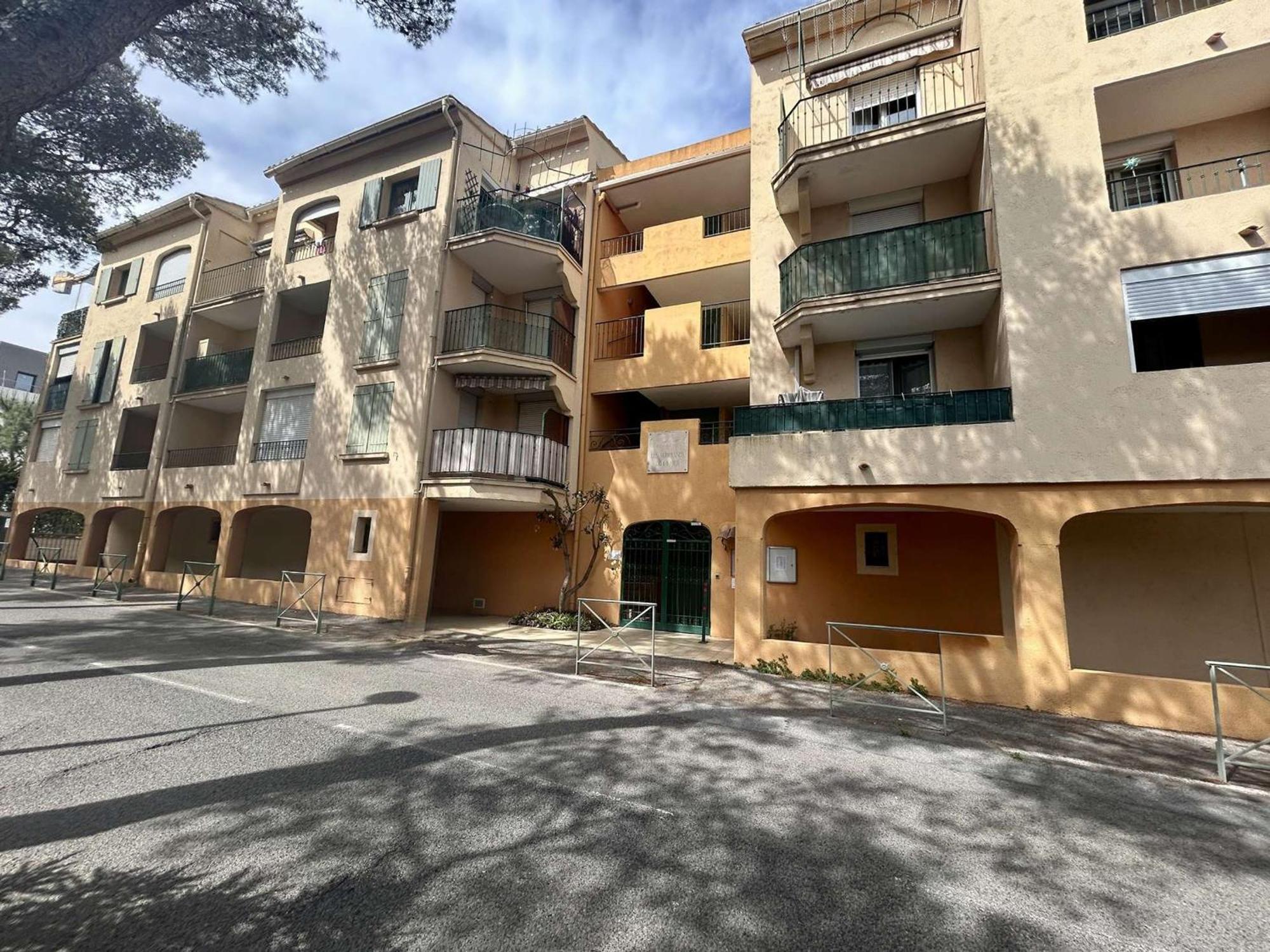 Appartement Mezzanine A Saint-aygulf, Proche Et Commerces - Fr-1-226a-207